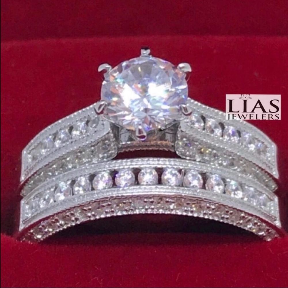New 18k white gold wedding ring set